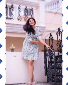 Faria Abdullah Instagram - Pov: you make me smile 🤗 

Styled by @officialanahita
Outfit: @notchabovecreations
Footwear: @Septembershoes
Pics: @v_capturesphotography