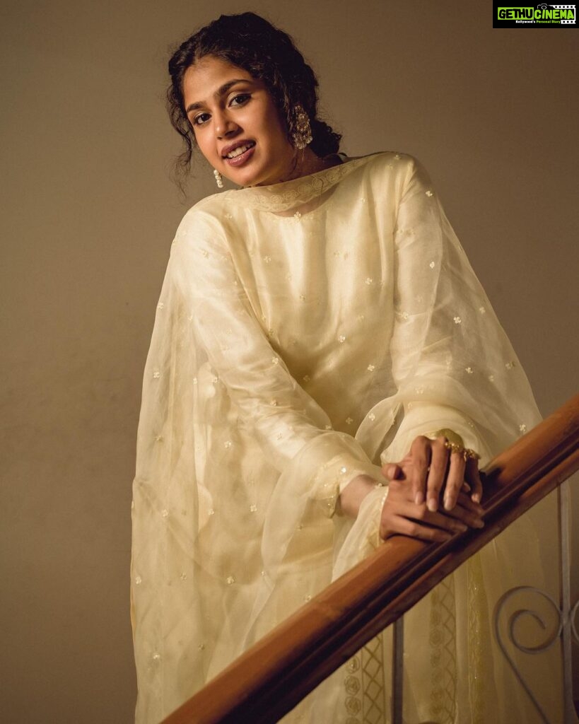 Faria Abdullah Instagram - Nizam princess vibes 💛🌟 Styled by @officialanahita Outfit: @saanchabysimranshaad Earrings: @sara.costumejewellery Pic: @ijoshuamatthew