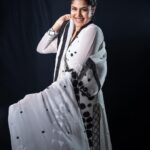 Faria Abdullah Instagram - Koncham ala kothaga ❤️ Styled by @officialanahita Outfit: @saanchabysimranshaad Pic: @sachinbharadwaj