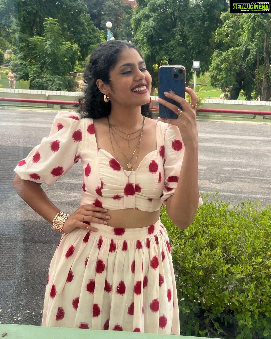 Faria Abdullah Instagram - No sleep but no time to crib 🔥 So grateful for all the beautiful people around me ❤️ Catch team #LSS and team #Prince on ETV Cash soon. Good luck Cash Anudeep @anudeep.film and @sivakarthikeyan @kanakalasuma Suma akka is the best, period. @santoshshobhan @merlapaka @brahms25 @actor_sudharshan Styled by @officialanahita Outfit: @naomibyneehabhumana Earrings: @blingthingstore
