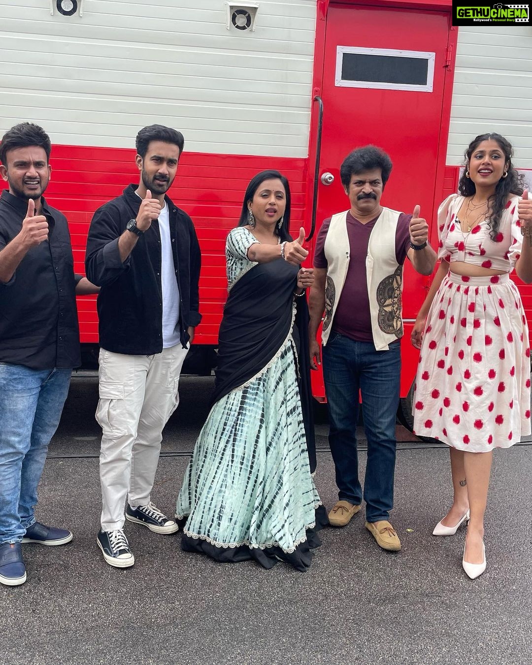 Faria Abdullah Instagram - No sleep but no time to crib 🔥 So grateful for all the beautiful people around me ❤️ Catch team #LSS and team #Prince on ETV Cash soon. Good luck Cash Anudeep @anudeep.film and @sivakarthikeyan @kanakalasuma Suma akka is the best, period. @santoshshobhan @merlapaka @brahms25 @actor_sudharshan Styled by @officialanahita Outfit: @naomibyneehabhumana Earrings: @blingthingstore