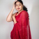 Faria Abdullah Instagram – 🍷

Styled by @officialanahita 
Saree: @thumkaofficial 
Pics: @they_call_me_keshu