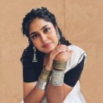 Faria Abdullah Instagram - Throw some sparkle around wherever you go 🪄✨ Styled by @mounikachenna2 📷 @inaya._.sultana