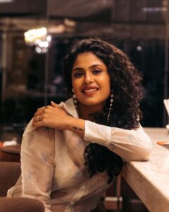 Faria Abdullah Instagram - Bhaiiii, anna, thambi, shishter, plis to be ready for the glam! Cannot able to excite not🥲 Nominated for Best Debut Actress, go over to the link in bio on their page @siimawards and vote for Jathiratnalu which is nominated in 8 categories btw!! #siima2022 . . Styled by @mounikachenna2 Top @geethikakanumilli ❤️ 📷 @orangeandteal.in