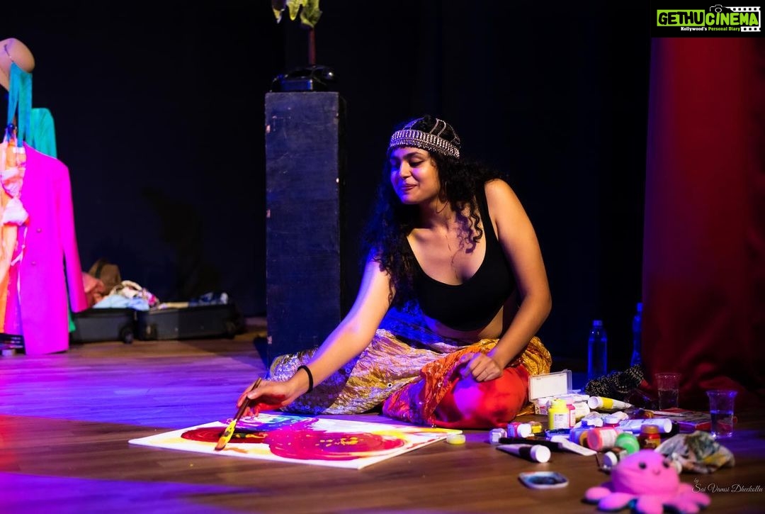Faria Abdullah Instagram - Next project is going to be a stage production for sure. Don’t know when or how long it’s going to take. But the love for live performances is too much. Gonna need a passionate big team of artists for it though. What say @flockoffux PC @dheekollu