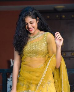Faria Abdullah Instagram - Surajmukhi vibes🌻🌻🌻

Styled by @officialanahita 
Outfit: @arka_by_divya_kanigalupula 
Pic: @_anupphotography