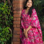 Faria Abdullah Instagram - The ability to flow and be still as and when required is a life skill no? Water, they said be like water. Styled by @officialanahita Outfit: @labelkomalshah Pic: @_anupphotography