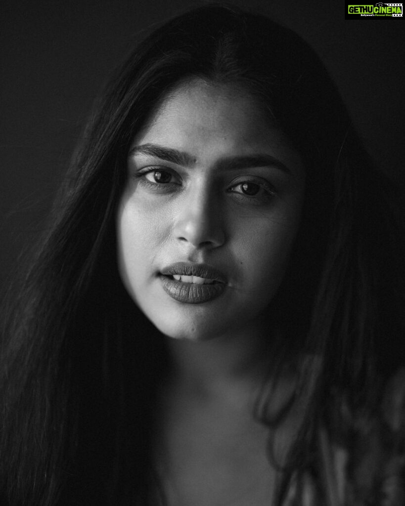 Faria Abdullah Instagram - If I could just put a BnW filter on for the world, things would be so much more dramatic 📷 @thariqhussain Assisted by @thewhyldchild