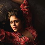 Faria Abdullah Instagram – Tropical woman, 
make you sweat 
She bring the energy, 
You ready, but not yet.
A little fickle, a little coy 
You ask yourself 
You ask why.
How you fell for it 
You’ll never even know 
You’ll get one shot
Try not to blow 

📷 @thariqhussain 
Assisted by @thewhyldchild
