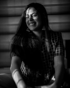 Faria Abdullah Instagram - Transparency is as difficult as secrecy. You choose what your day is going to be like. 

Candid moments with @thariqhussain 
Can’t thank you enough for this creative stimulation. 

📷 @thariqhussain 
Assisted by @thewhyldchild