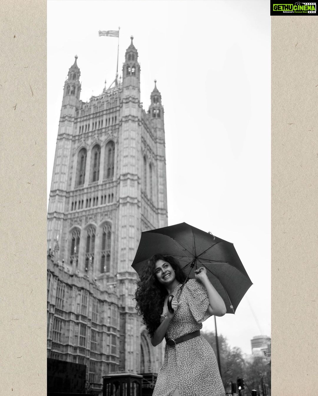 Faria Abdullah Instagram - Bas, last. Thanks 🖤 Until next time, London. PC: @rakibmfilms