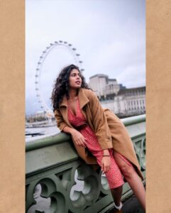 Faria Abdullah Instagram - Dear first solo foreign trip, 

Thanks. Thanks for scaring me enough to prepare well in advance for what I was signing up for. I could’ve just gone for shoot, finished my schedule and come back safely within the comfort of known surroundings. But I couldn’t have. I couldn’t have missed this beautiful chance life was throwing at me to feel the courage that I have never felt before. I’ve felt helplessness, strength, fear, liberation, joy, pain, gratitude, differences, stillness, similarities and kindness in ways that will fuel me for a long long time. 

More soon, 
Love 

PC: @rakibmfilms 
You’re a gem ❤️ Collaboration to conversation, transparency to transformation, we went through it all in the span of two hours.
