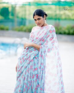 Faria Abdullah Instagram - Felt like a flower, looked like a garden 🌷

Styled by @officialanahita 
Saree: @drc_hyderabad 
Pic: @they_call_me_keshu 
Make up @uztheartist