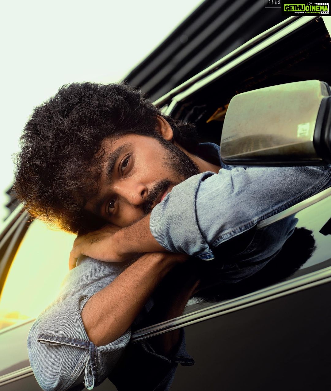 G. V. Prakash Kumar Instagram - Feel the breeze , hear the ocean , be at ease 💫✨ … @prachuprashanth @thoorigaikabilan @icchennai