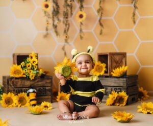 G. V. Prakash Kumar Instagram - Happy pongal from #anvi ... this bumble bee ❤️ shot by @mommyshotsbyamrita