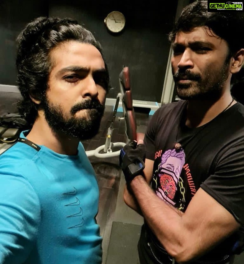 G. V. Prakash Kumar Instagram - They call him thin .. now I know how much he works for it 🔥🔥 #buddytraining #nopainnogain