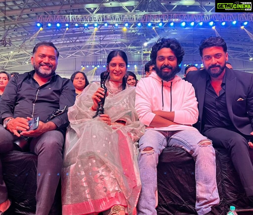 G. V. Prakash Kumar Instagram - All smiles team #sooraraipottru at #filmfareawards