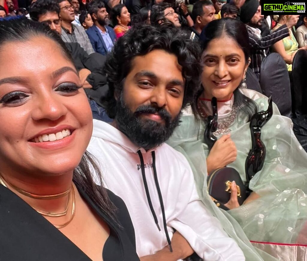 G. V. Prakash Kumar Instagram - All smiles team #sooraraipottru at #filmfareawards