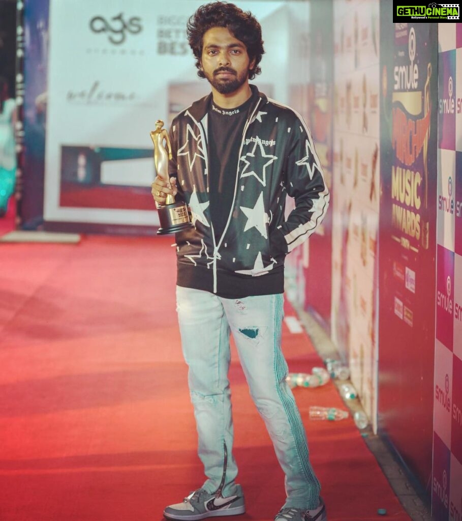 G. V. Prakash Kumar Instagram - Thanks #mirchimusicawards for giving me the album of the year listeners choice for #sooraraipottru thanks #sudhakongara @actorsuriya sir @rajsekarpandian sir @sonymusic_south #palmangels #diorjordon @palmangels @dior shot by @_aravind_grapher