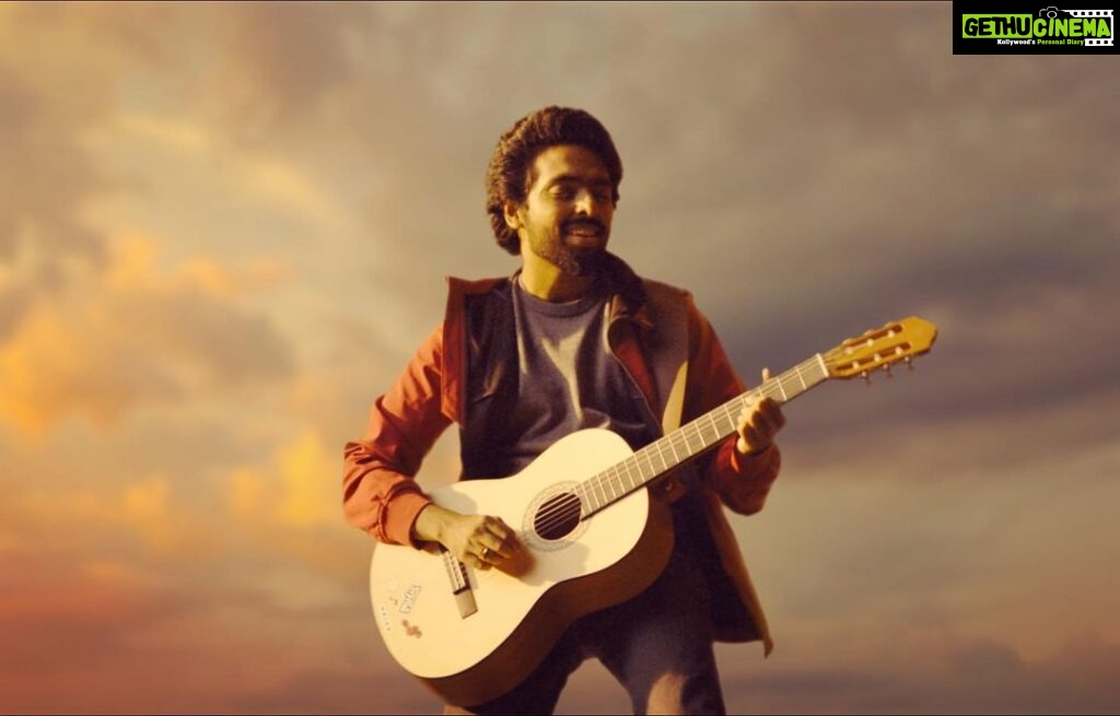 G. V. Prakash Kumar Instagram - Kanavugalai thurathi vandhen … paarayilum thulirndhu nindren…. #vidiyaadha #music #love #shoot