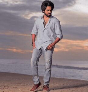 G. V. Prakash Kumar Instagram - Paint the sky , make it ur own ✨💫❤️ #love #photography