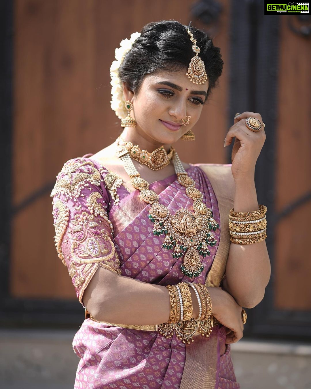 Gabriella Charlton Instagram - Wedding bells are ringing in Eeramana Rojave 2 😍 Gorgeous saree and aari work blouse @sdduniqueboutique_97 Jewellery @new_ideas_fashions Makeup @murugeshmakeup_hair Hair by @farhaa_makeupartist Photography @pugazhhhh