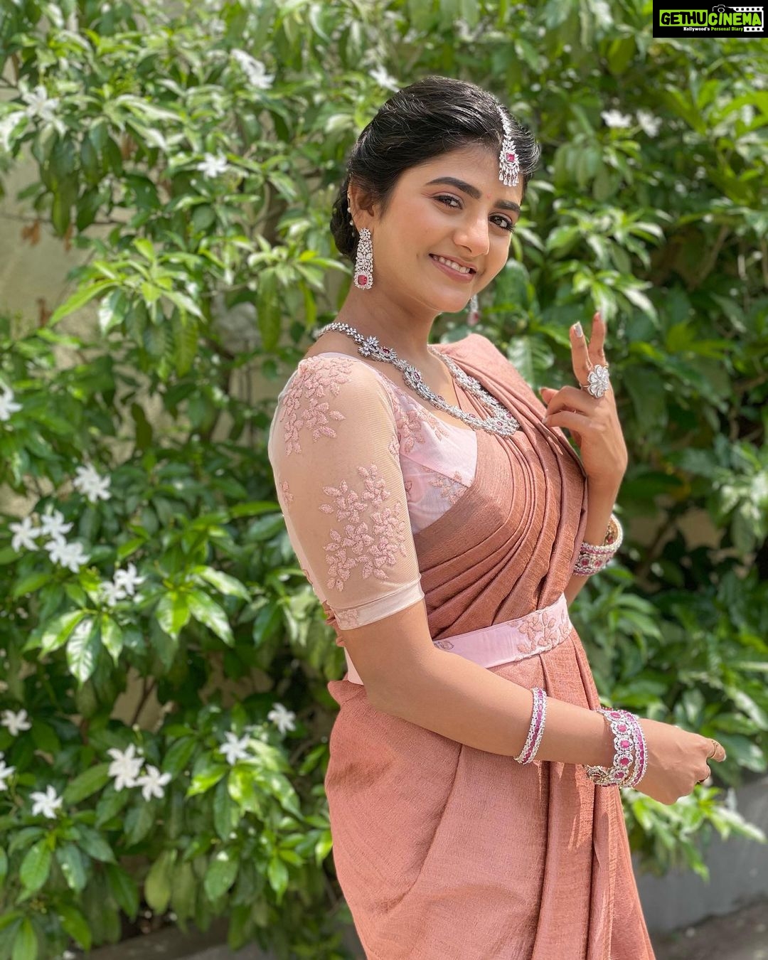 Gabriella Charlton Instagram - REEL SANGEETH! πππ #eeramanarojave2 Thanks to the beautiful team Saree & blouse @sdduniqueboutique_97 Jewellery @new_ideas_fashions Makeup @murugeshmakeup_hair Hair @farhaa_makeupartist