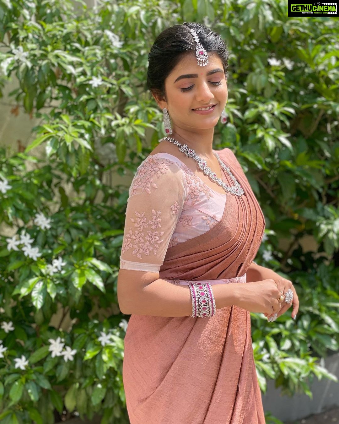 Gabriella Charlton Instagram - REEL SANGEETH! πππ #eeramanarojave2 Thanks to the beautiful team Saree & blouse @sdduniqueboutique_97 Jewellery @new_ideas_fashions Makeup @murugeshmakeup_hair Hair @farhaa_makeupartist