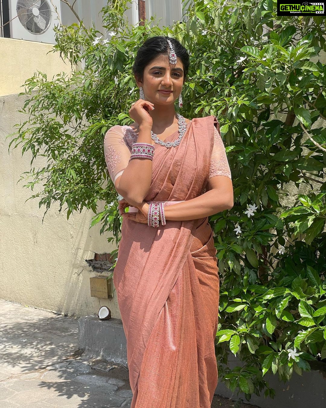 Gabriella Charlton Instagram - REEL SANGEETH! πππ #eeramanarojave2 Thanks to the beautiful team Saree & blouse @sdduniqueboutique_97 Jewellery @new_ideas_fashions Makeup @murugeshmakeup_hair Hair @farhaa_makeupartist