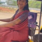 Gabriella Charlton Instagram - Naa pozhachipen 😂 I have been blessed to try a lot of things in Eeramana Rojave and one such thing was riding this auto. Thanks to @rj_shyam_sundar for teaching me & @naan_sundaram for enjoying along with me. xD