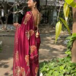 Gabriella Charlton Instagram - Pongal 23’ ❤️❤️❤️ Last picture is my favourite 🤍💫 Hand Embroidery Saree and gorgeous blouse by @sdduniqueboutique_97 Jewellery @sruthis_jewellery