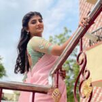 Gabriella Charlton Instagram - Beautiful isn’t it? Got this saree & blouse from @sdduniqueboutique_97 Makeup @murugeshmakeup_hair