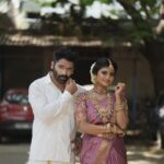 Gabriella Charlton Instagram - Eeramana Rojave 2 wedding twist is tomorrow! Don’t miss it! Thanks to my team for this look Saree & blouse @sdduniqueboutique_97 Makeup @murugeshmakeup_hair Hairdo @farhaa_makeupartist Captured by @pugazhhhh Jewellery @new_ideas_fashions