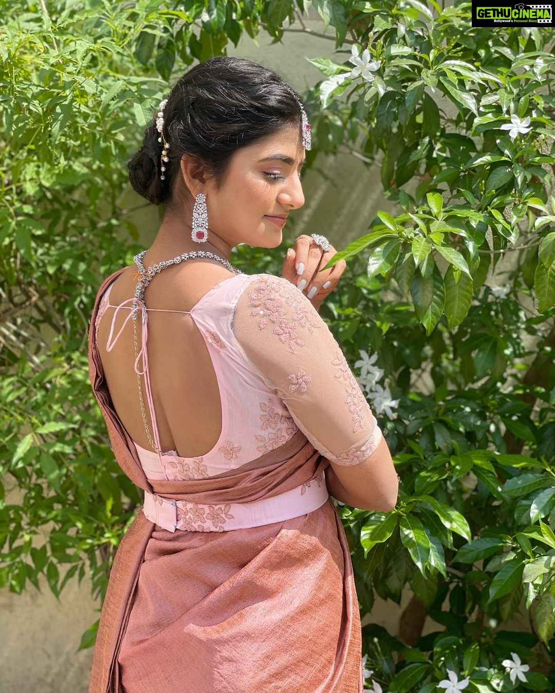 Gabriella Charlton Instagram - REEL SANGEETH! πππ #eeramanarojave2 Thanks to the beautiful team Saree & blouse @sdduniqueboutique_97 Jewellery @new_ideas_fashions Makeup @murugeshmakeup_hair Hair @farhaa_makeupartist