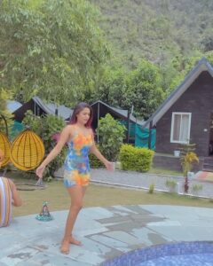 Garima Chaurasia Instagram - Good times and tan lines ☀️⛱️ . Ps: don’t miss the video 🤪 swipe swipe👉🏻👉🏻 . 📸: @nitin_.1610 Edit: @welcomeishu3694 . #familytime #familypicnic #pooltime #besttime #tanline #gimaashi #poolparty #poolday #funday #gimaians