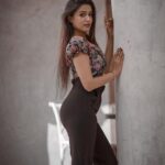 Garima Chaurasia Instagram – Do life with LoVe🖤
.
.
.
📸: @nitin_.1610
Edit : @welcomeishu3694
#gimaashi #picoftheday #alseef #dubai #tbt #photoshoot #gimaians Al Seef, Dubai Creek