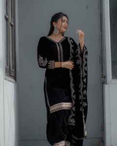 Garima Chaurasia Instagram - Eid Mubarak ✨🤝🏻🌙
.
.
.
📸: @nitin_.1610 
Edit: @welcomeishu3694 
#gimaashi #eidmubarak #eidspecial #ethnicwear #gimaians