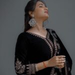Garima Chaurasia Instagram - Eid Mubarak ✨🤝🏻🌙 . . . 📸: @nitin_.1610 Edit: @welcomeishu3694 #gimaashi #eidmubarak #eidspecial #ethnicwear #gimaians