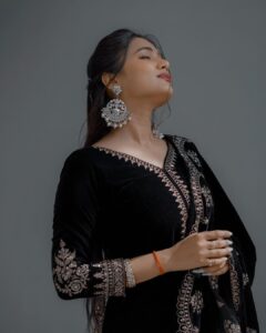 Garima Chaurasia Instagram - Eid Mubarak ✨🤝🏻🌙
.
.
.
📸: @nitin_.1610 
Edit: @welcomeishu3694 
#gimaashi #eidmubarak #eidspecial #ethnicwear #gimaians