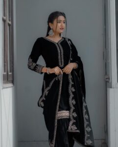 Garima Chaurasia Instagram - Eid Mubarak ✨🤝🏻🌙
.
.
.
📸: @nitin_.1610 
Edit: @welcomeishu3694 
#gimaashi #eidmubarak #eidspecial #ethnicwear #gimaians