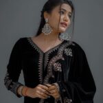 Garima Chaurasia Instagram - Eid Mubarak ✨🤝🏻🌙 . . . 📸: @nitin_.1610 Edit: @welcomeishu3694 #gimaashi #eidmubarak #eidspecial #ethnicwear #gimaians
