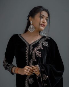 Garima Chaurasia Instagram - Eid Mubarak ✨🤝🏻🌙
.
.
.
📸: @nitin_.1610 
Edit: @welcomeishu3694 
#gimaashi #eidmubarak #eidspecial #ethnicwear #gimaians