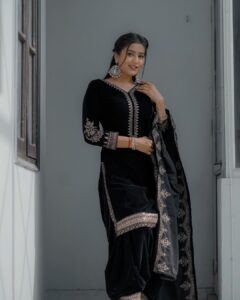 Garima Chaurasia Instagram - Eid Mubarak ✨🤝🏻🌙
.
.
.
📸: @nitin_.1610 
Edit: @welcomeishu3694 
#gimaashi #eidmubarak #eidspecial #ethnicwear #gimaians