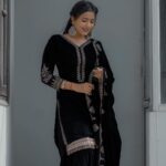 Garima Chaurasia Instagram - Eid Mubarak ✨🤝🏻🌙 . . . 📸: @nitin_.1610 Edit: @welcomeishu3694 #gimaashi #eidmubarak #eidspecial #ethnicwear #gimaians