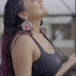 Garima Chaurasia Instagram - Barsaat agayiii..🌧️🩶 . @shaheernsheikh @realhinakhan @javedmohsin_official @shreyaghoshal @stebinben . #BarsaatAaGayi #RainSong #gimaashi #reels #reelitfeelit #gimaians #barsaat