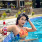 Garima Chaurasia Instagram – Good times and tan lines ☀️⛱️
.
Ps: don’t miss the video 🤪 swipe swipe👉🏻👉🏻
.
📸: @nitin_.1610 
Edit: @welcomeishu3694 
.
#familytime #familypicnic #pooltime #besttime #tanline #gimaashi #poolparty #poolday #funday #gimaians