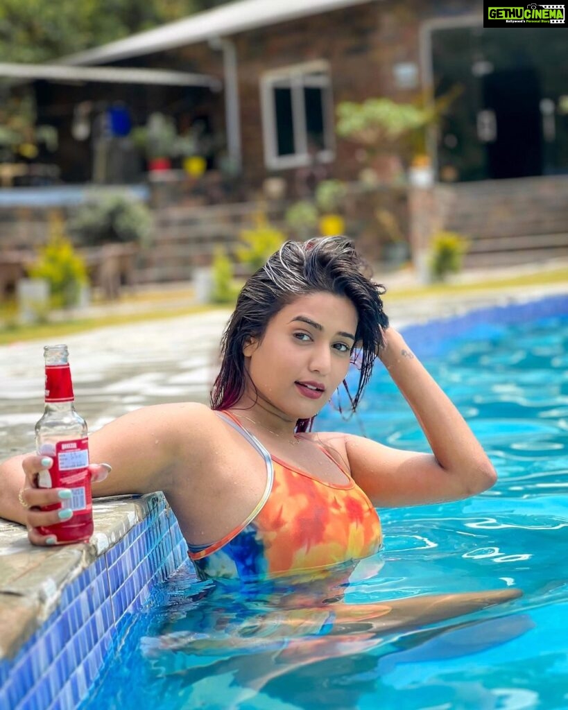 Garima Chaurasia Instagram - Good times and tan lines ☀️⛱️ . Ps: don’t miss the video 🤪 swipe swipe👉🏻👉🏻 . 📸: @nitin_.1610 Edit: @welcomeishu3694 . #familytime #familypicnic #pooltime #besttime #tanline #gimaashi #poolparty #poolday #funday #gimaians