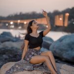 Garima Chaurasia Instagram – Tuta jo kabhi tara.. Sajna ve ✨
.
.
.
📸 & 🎨 : @welcomeishu3694
#gimaashi #picoftheday #rishikesh #tbt #photoshoot #explore #ganga #rishikeshdiaries #gimaians