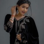 Garima Chaurasia Instagram - Eid Mubarak ✨🤝🏻🌙 . . . 📸: @nitin_.1610 Edit: @welcomeishu3694 #gimaashi #eidmubarak #eidspecial #ethnicwear #gimaians