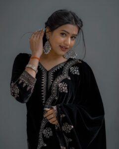 Garima Chaurasia Instagram - Eid Mubarak ✨🤝🏻🌙
.
.
.
📸: @nitin_.1610 
Edit: @welcomeishu3694 
#gimaashi #eidmubarak #eidspecial #ethnicwear #gimaians